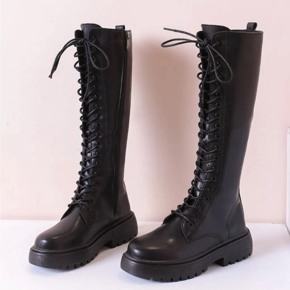 knee high black boots
